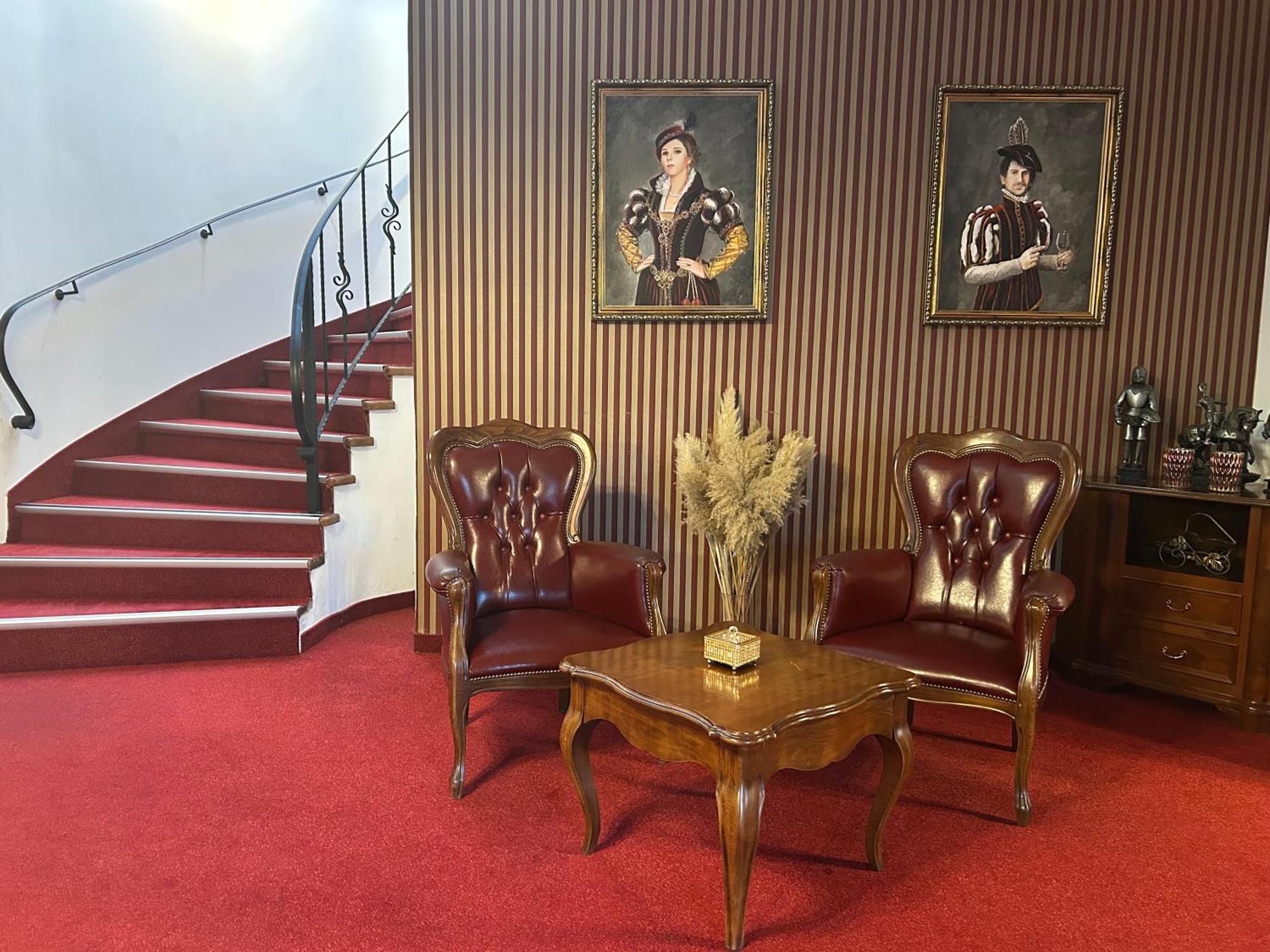 Zamocka Koruna U Hoffera Nitra Bagian luar foto